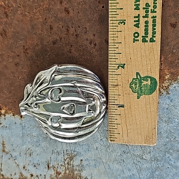90's Best Jack O Lantern Pumpkin Brooch - Picture 3 of 13